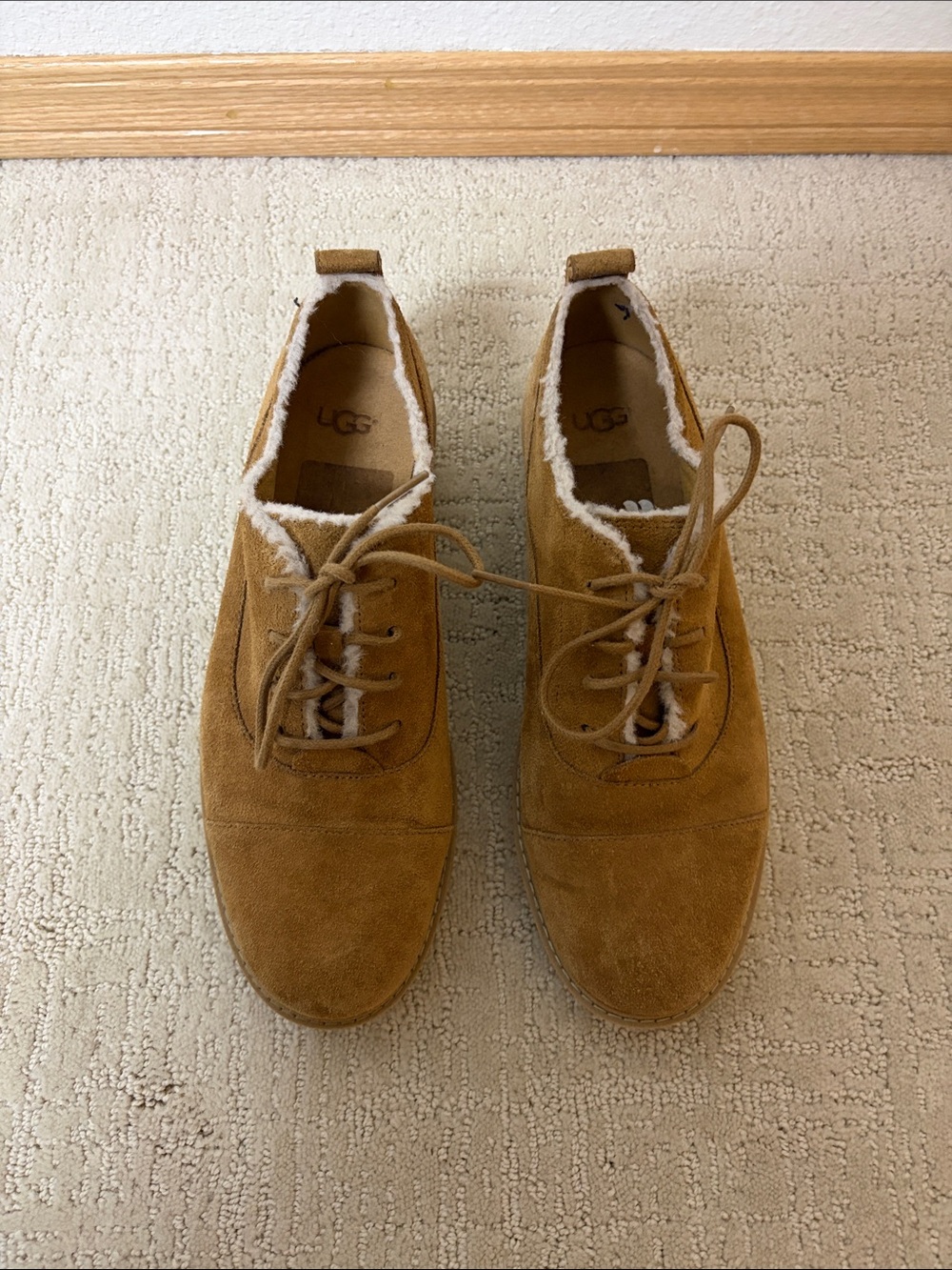 UGG women’s shoes in Chestnut Tan size 9